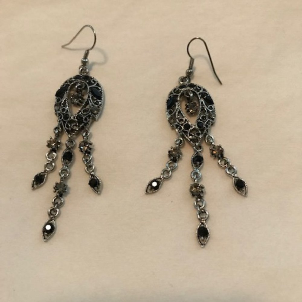 Sparkling Silver & Black Earrings 🎀